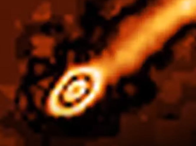 Un OVNI filmé en train de tirer un laser vers le soleil