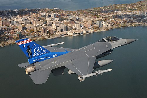 Des OVNI en forme de chevron observés à Madison